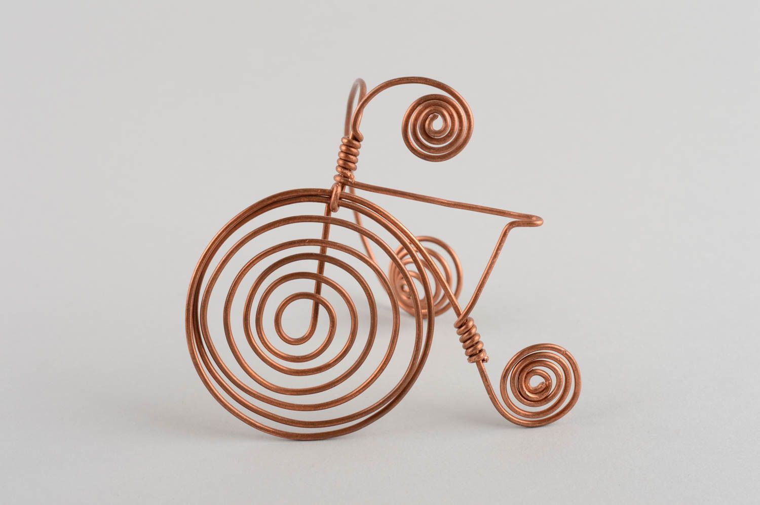 Figura decorativa de alambre de cobre original hecha a mano bicicleta  foto 2