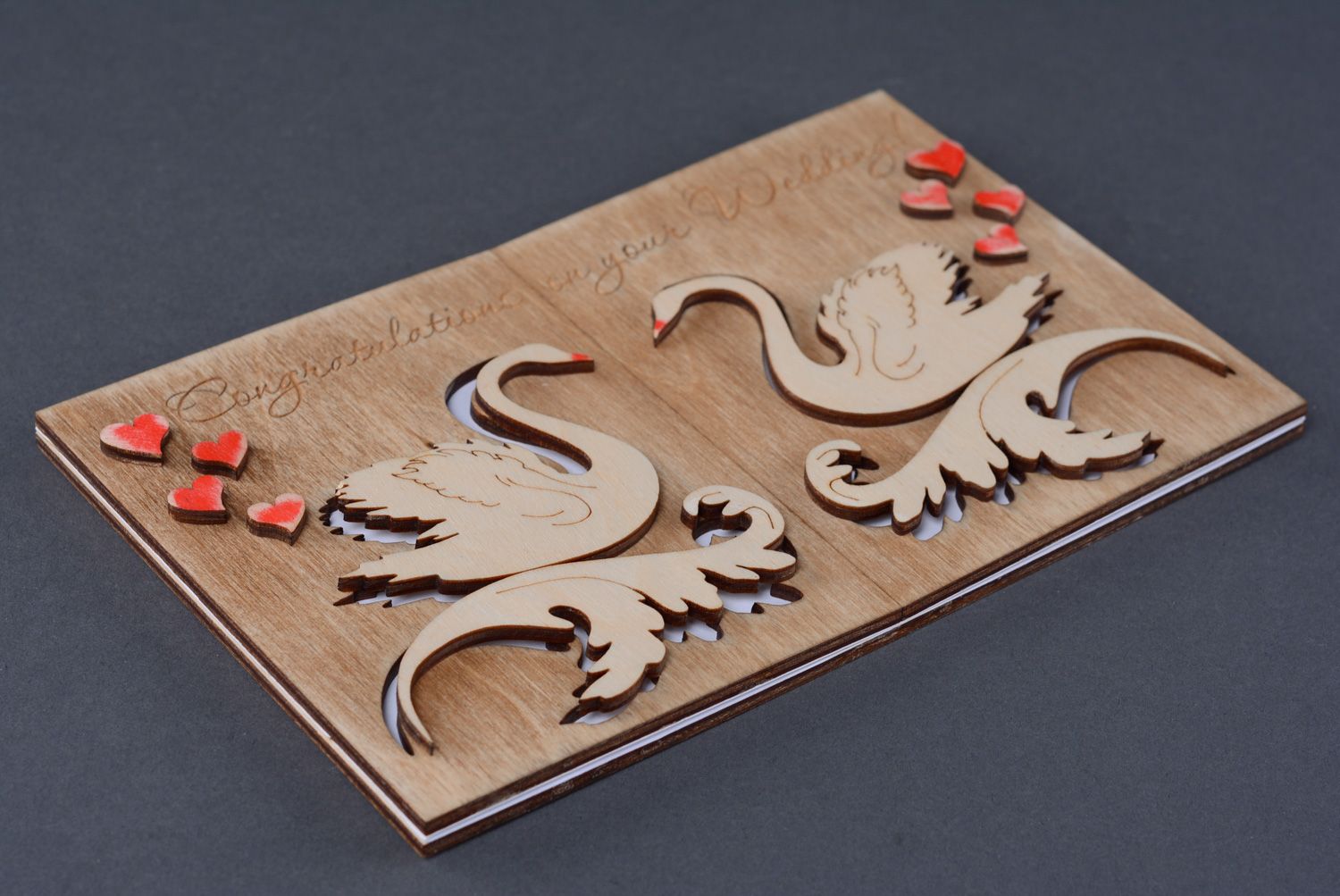 Carte de voeux avec cygnes en bois faite main originale design pour mariage photo 3