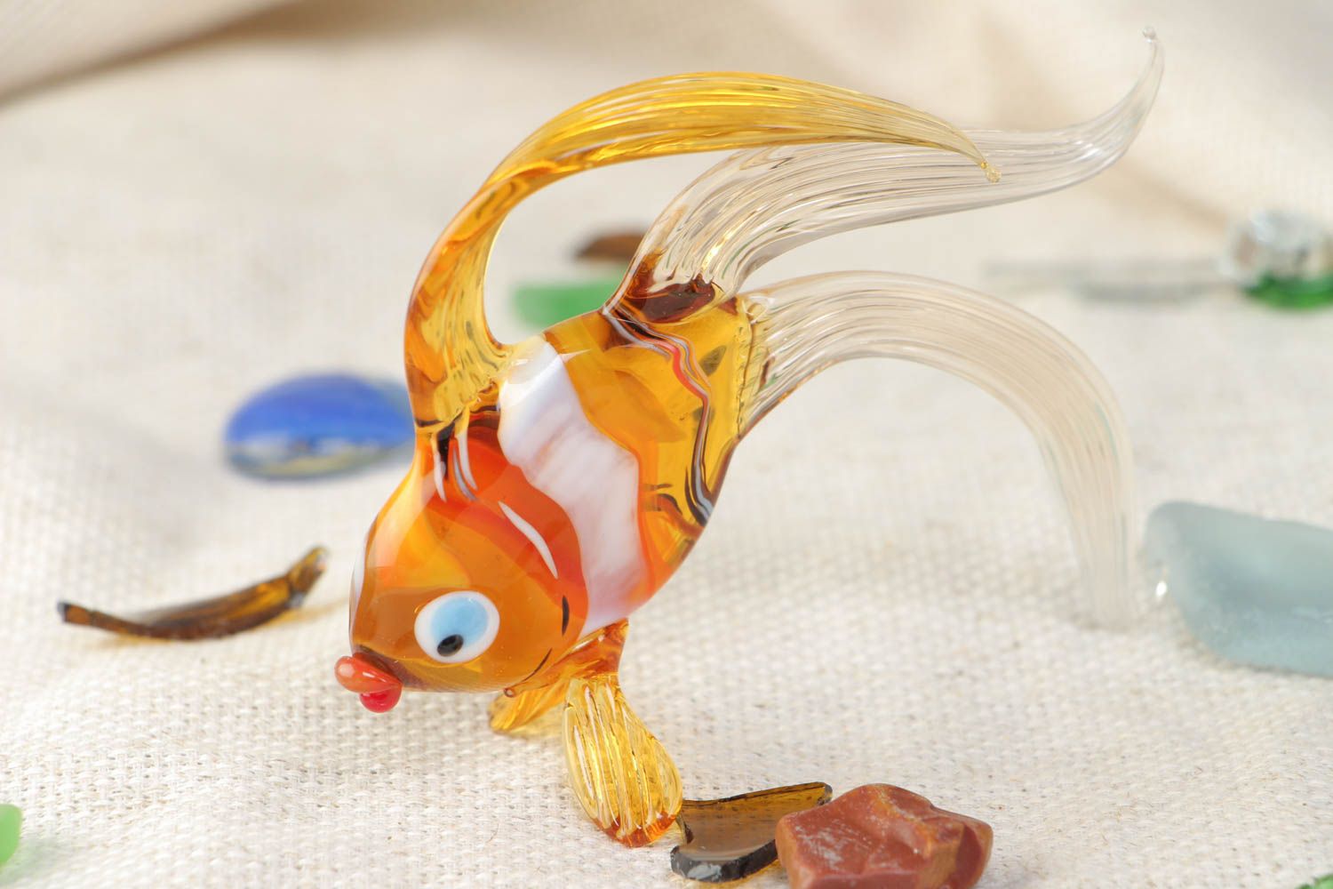 Kleine handgemacte dekorative Statuette aus Glas in Lampwork Technik Fisch foto 1