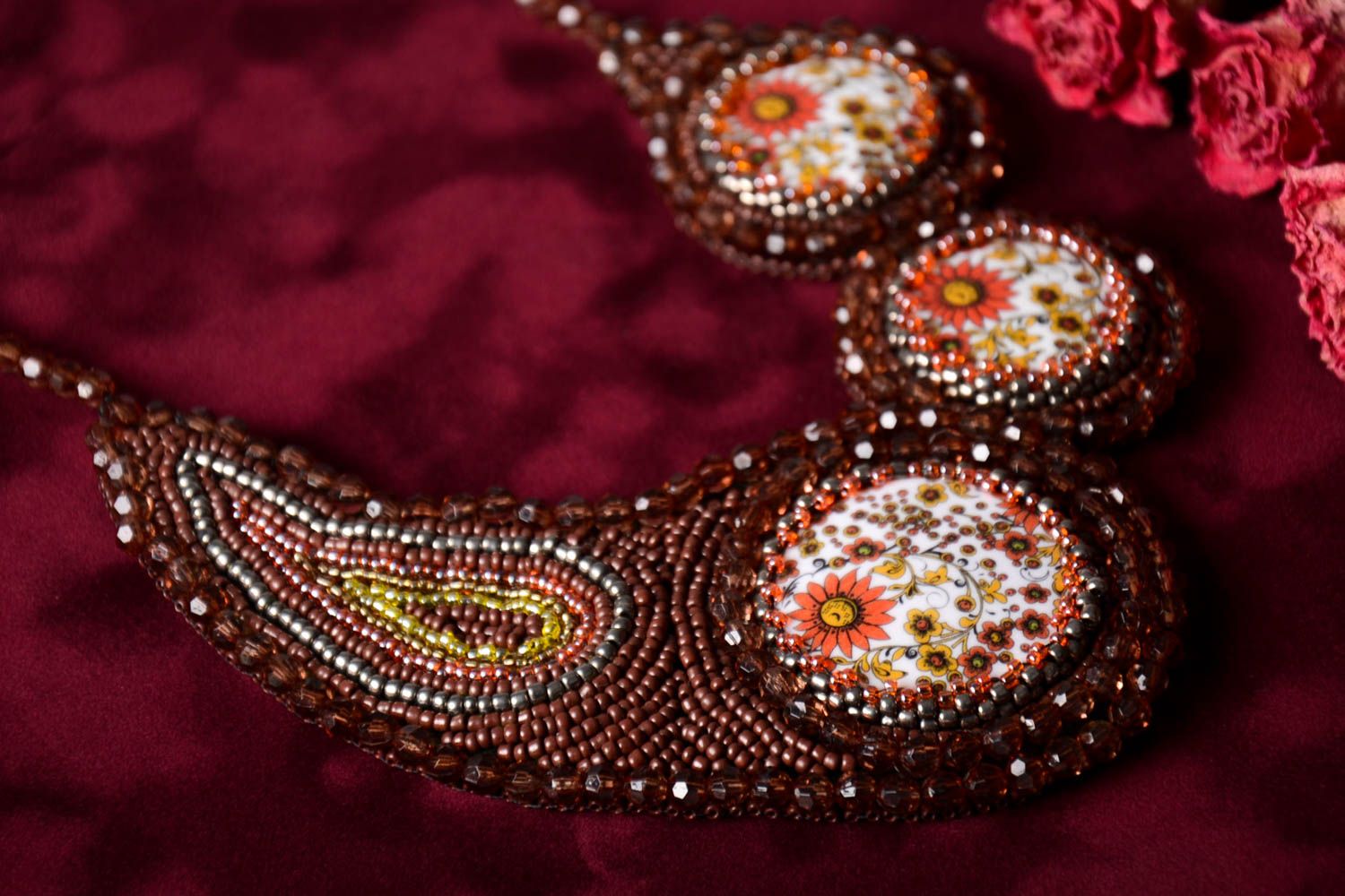 Ожерелье ручной работы колье из бисера коричневое бижутерия из бисера стильная фото 1