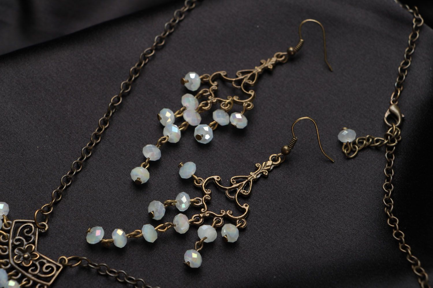 Crystal earrings and necklace photo 2