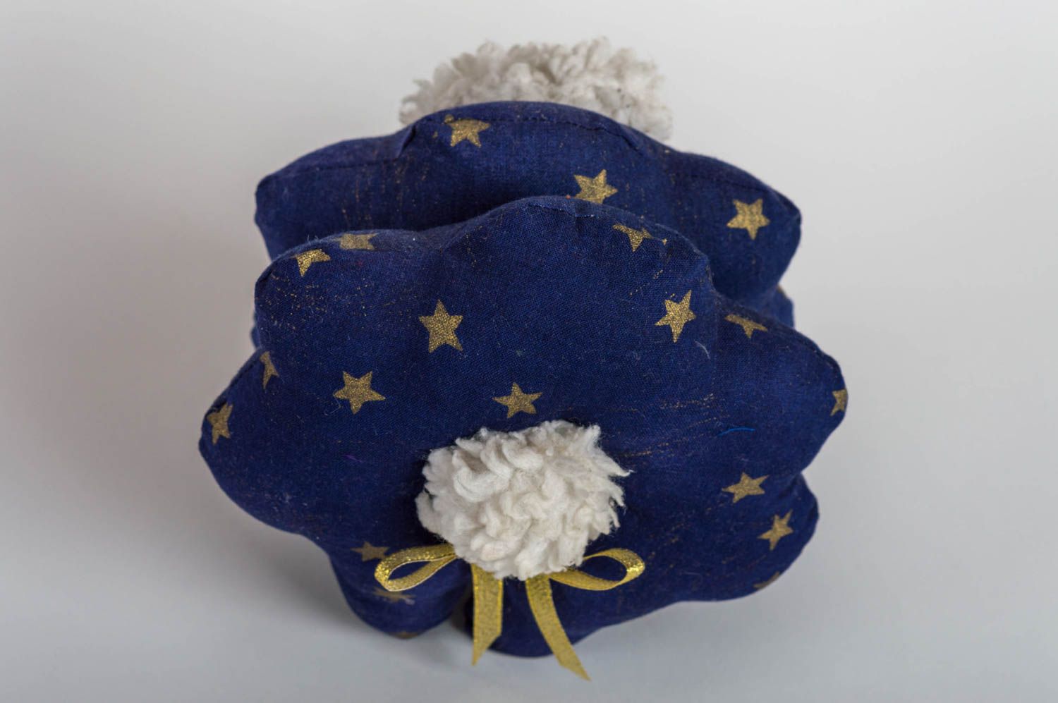 Мягкая игрушка подушка в виде овечки синяя со звездами смешная ручной работы фото 3