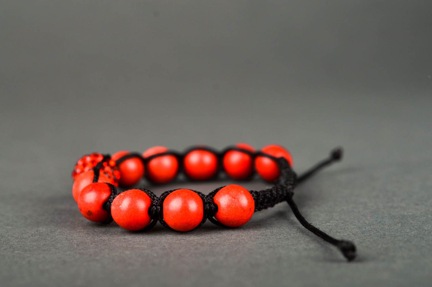 Bracelet lacet ciré Bijou fait main rouge perles fantaisie Accessoire pour femme photo 3