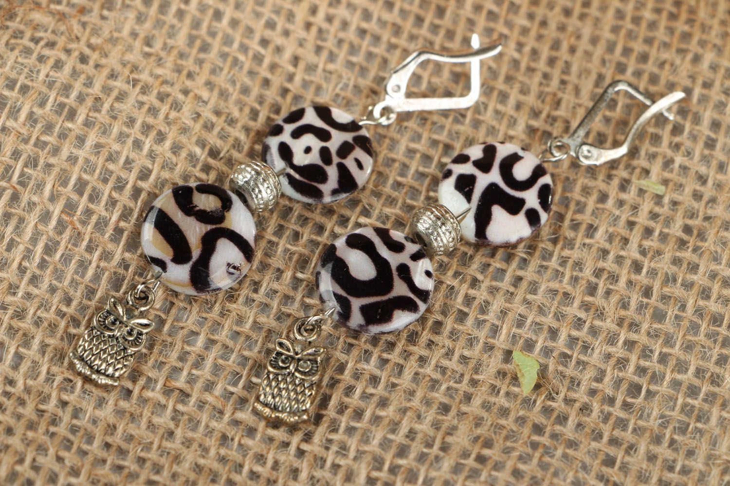 Long earrings with charms in the shape of owls photo 4