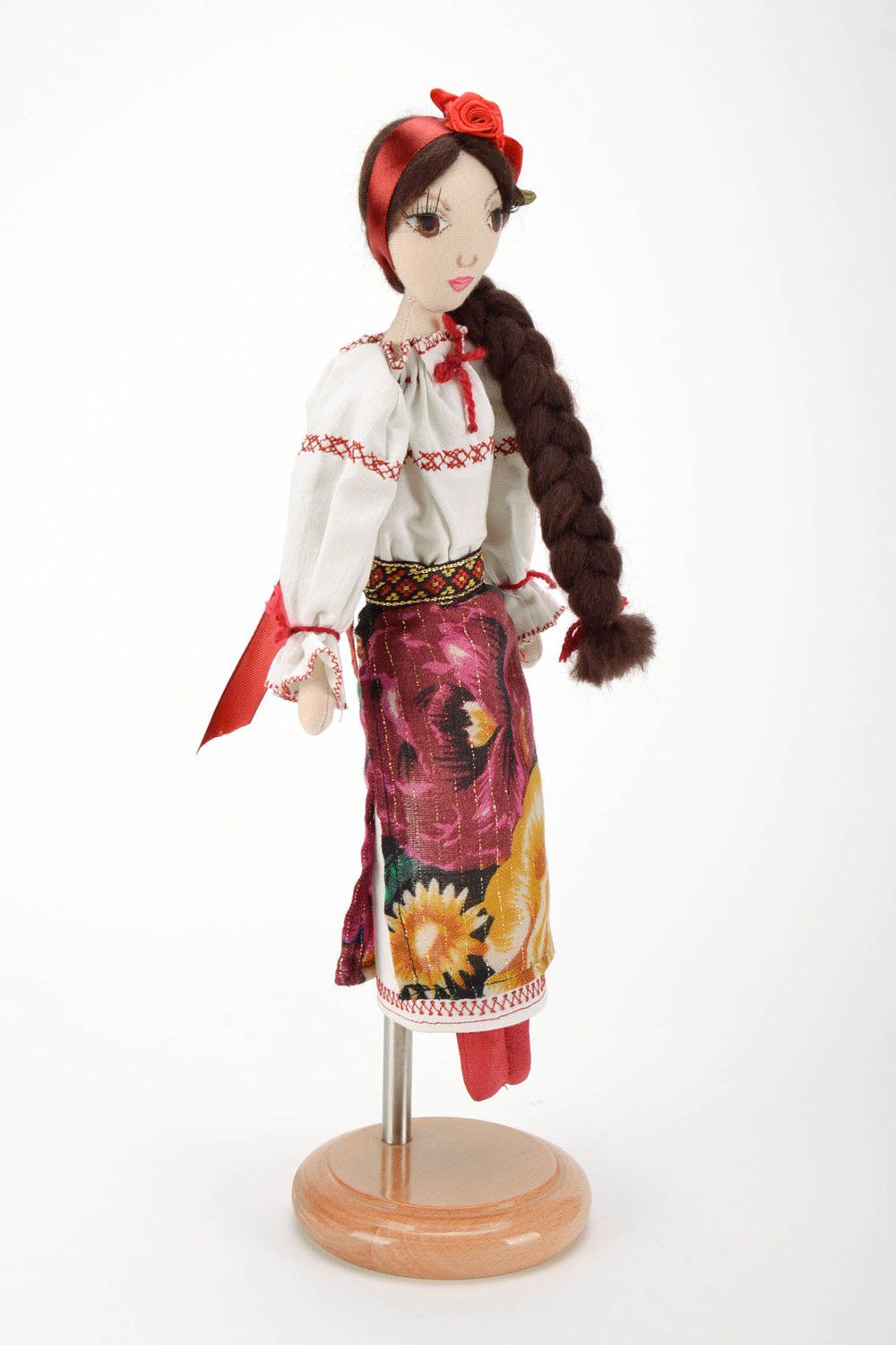 Кукла мягкая на подставке Украиночка в венке из роз фото 2