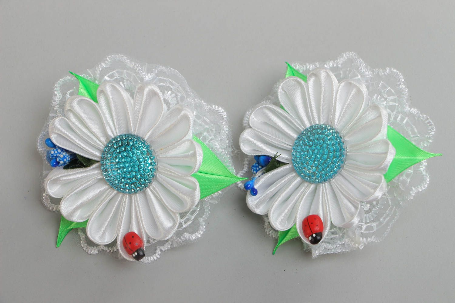 Set of 2 handmade elastic hair bands with white satin ribbon kanzashi flowers photo 2