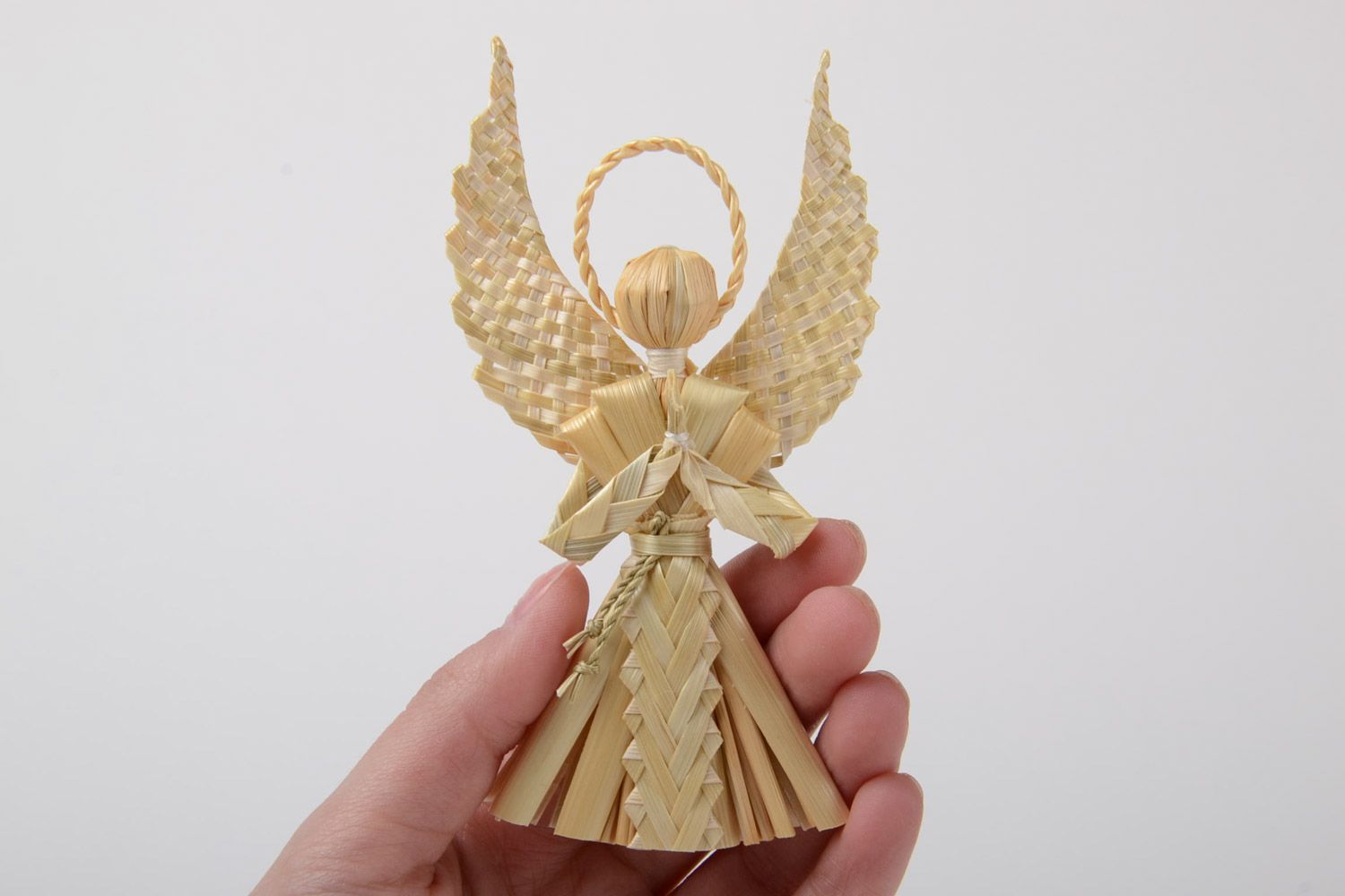 Handmade geflochtener Interieur Anhänger Engel aus Stroh ethnisches Amulett mittelgroß foto 5