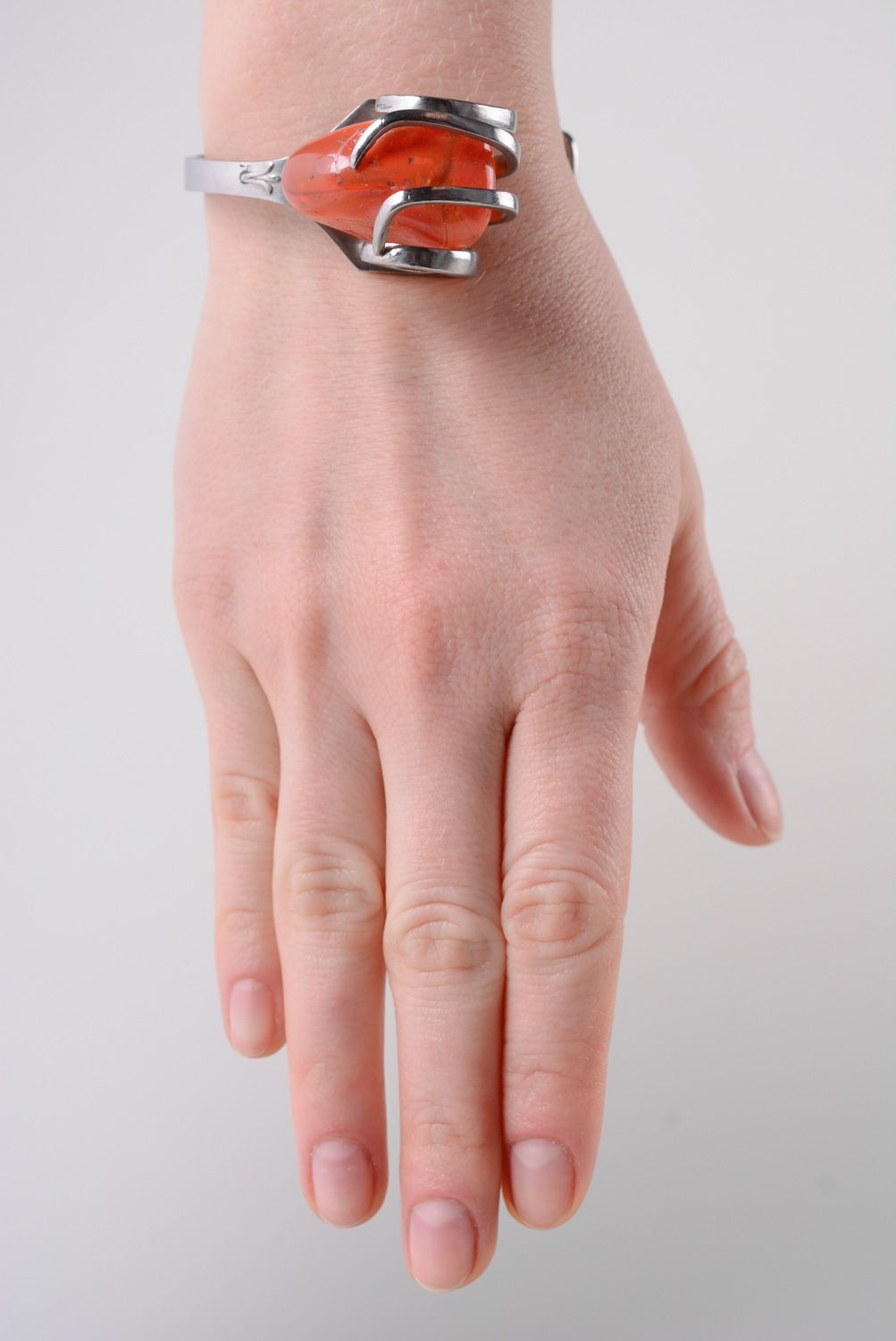 Joli bracelet en métal et pierre naturelle orange fait main pour femme photo 3