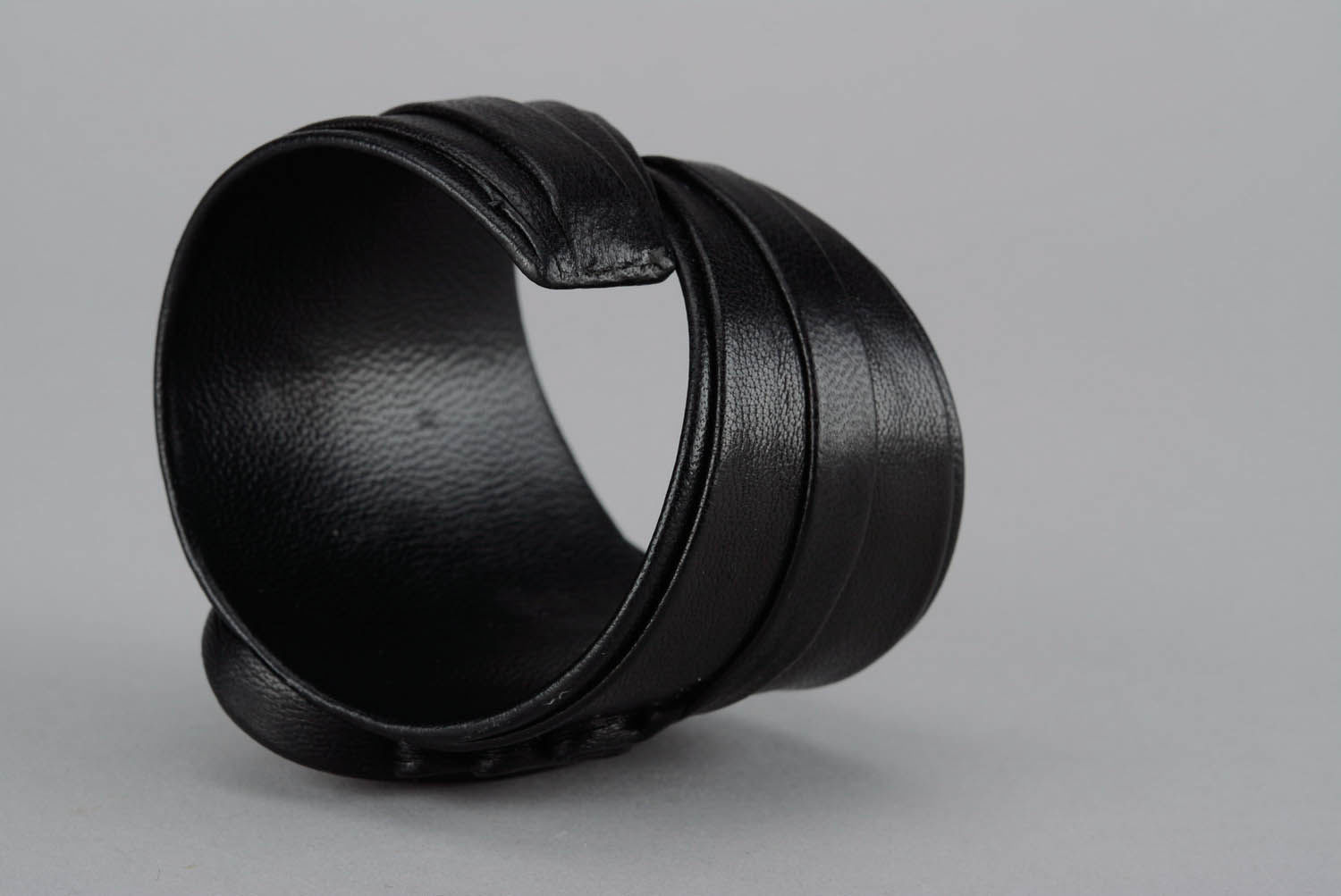 Schwarzes Armband aus Leder und Horn foto 3