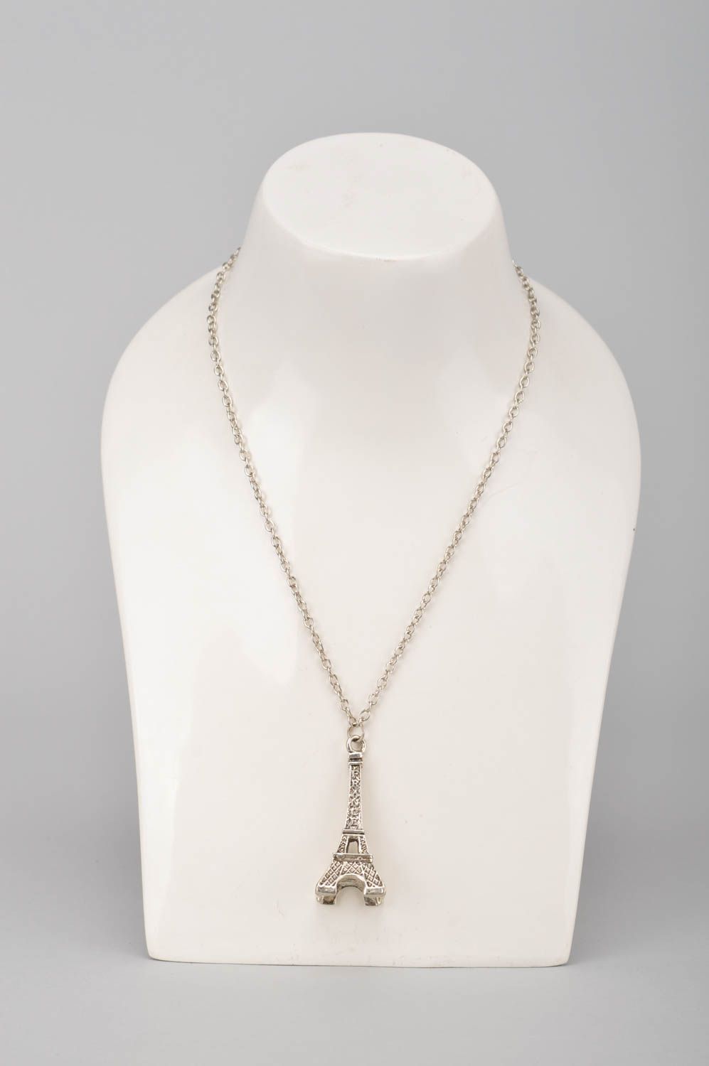 Pendentif en métal Bijoux fait main Accessoire femme chaînette Tour Eiffel photo 2