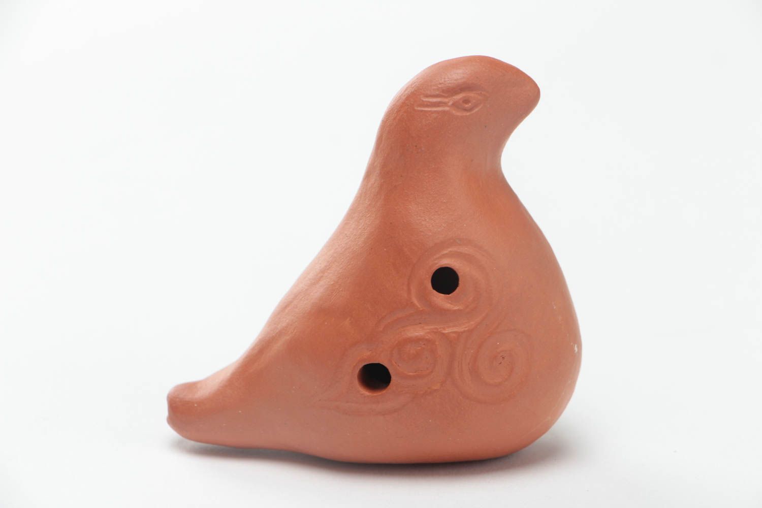 Ocarina de cerámica marrón pequeña con forma de pájaro hecha a mano foto 2