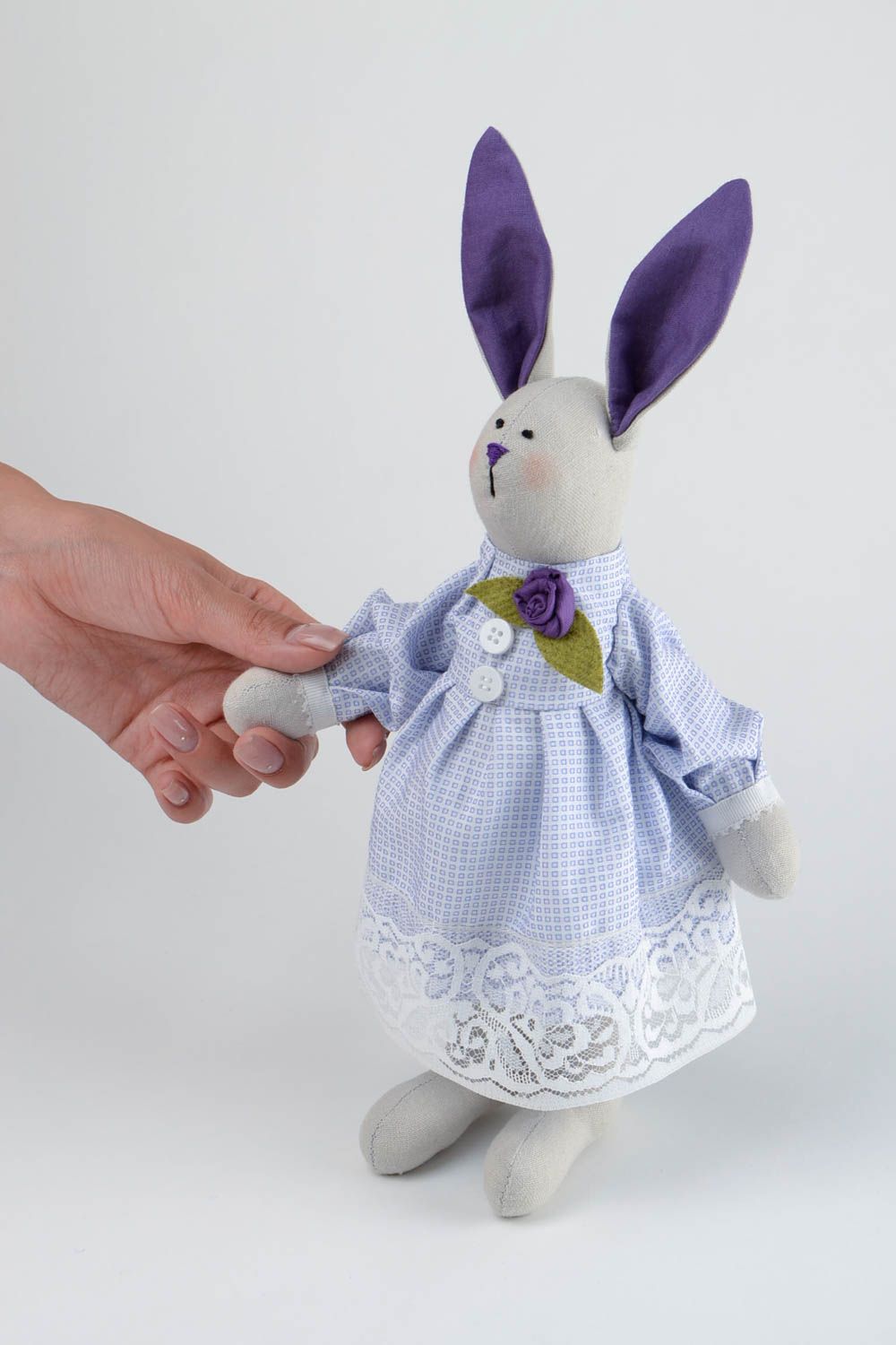 Peluche originale Jouet pour enfant fait main lièvre en robe Cadeau original photo 2