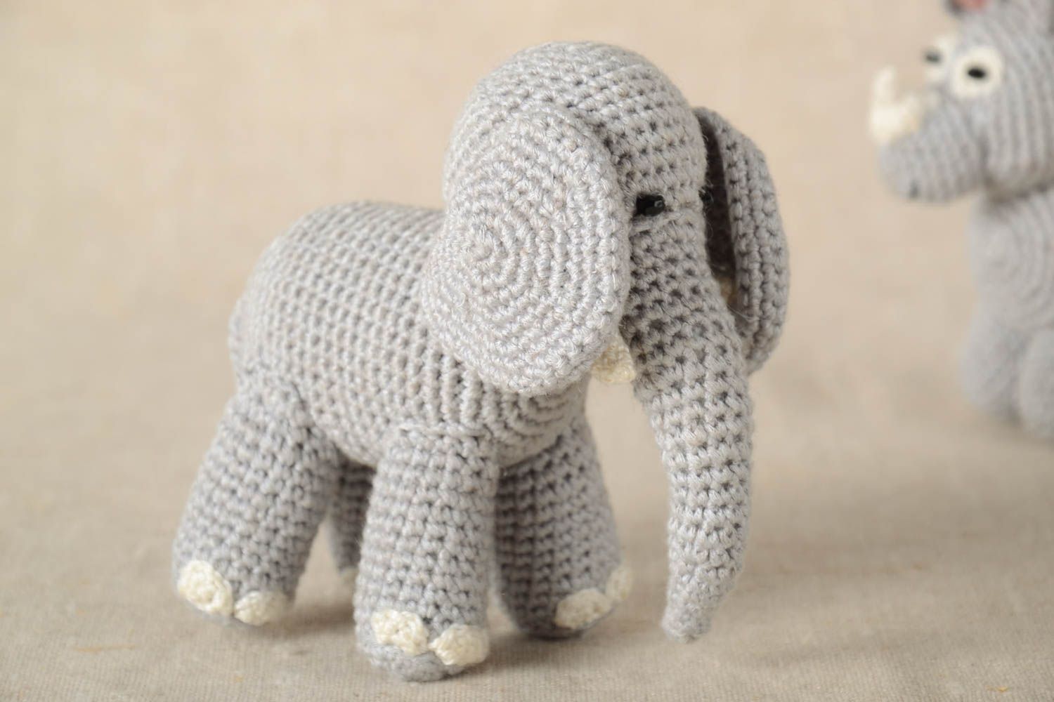 Jouet éléphant Peluche faite main Déco maison gris tricoté au crochet original photo 1
