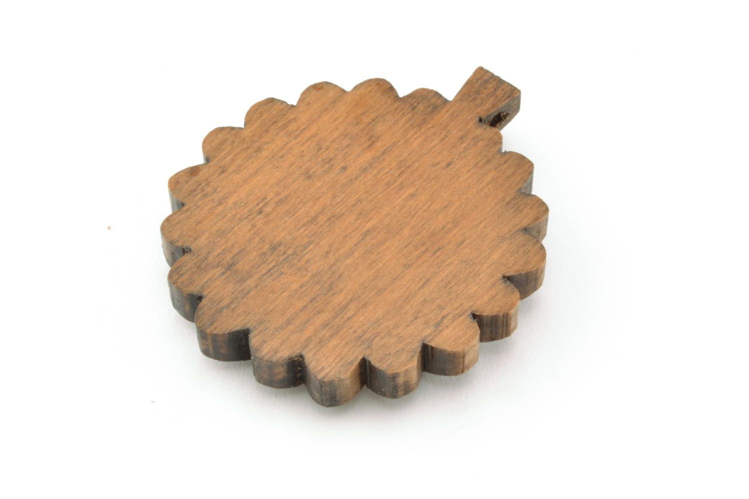 Amuleto de madera con imagen de cruz foto 4