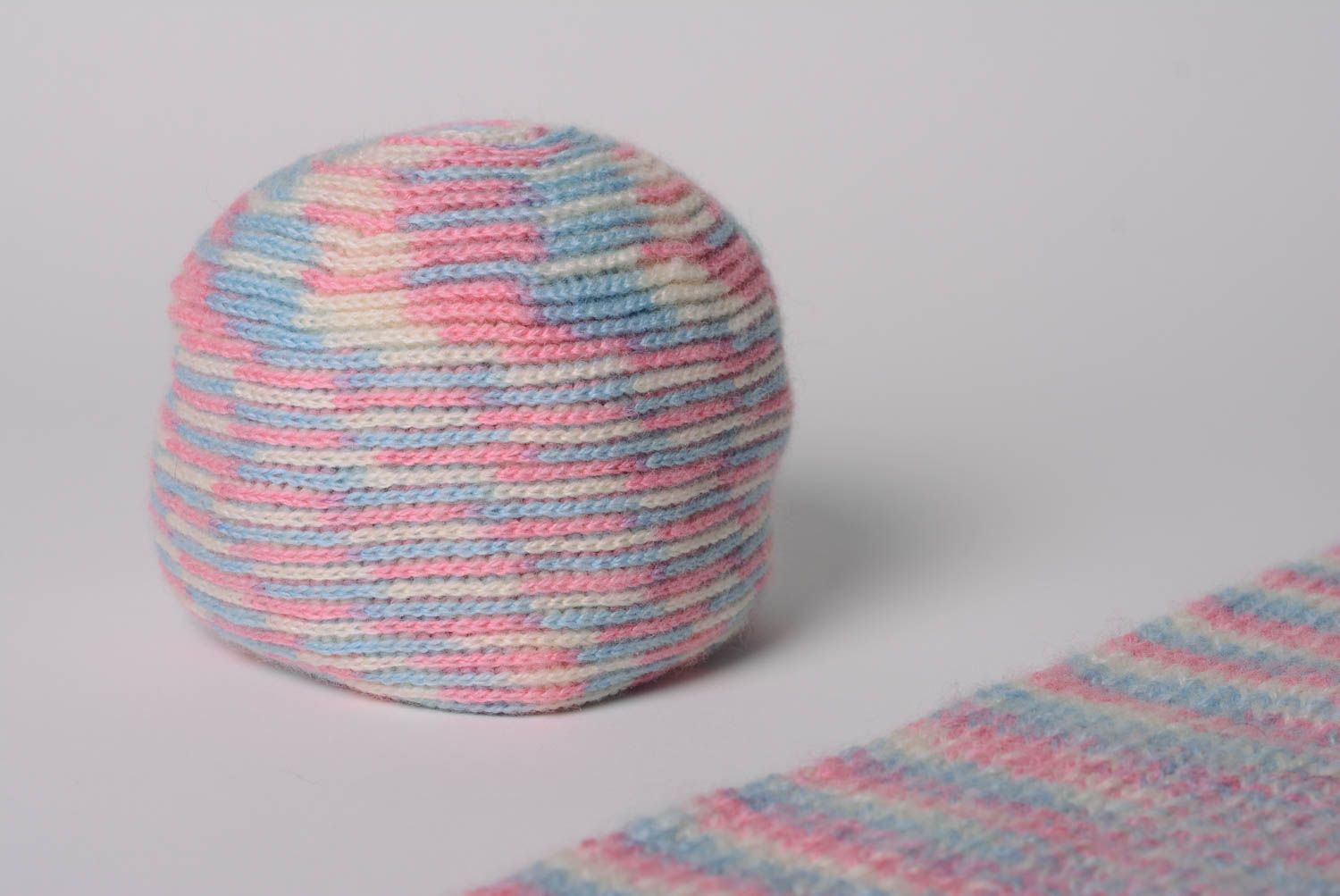 Bonnet tricoté avec écharpe en laine naturelle chauds faits main accessoires photo 2