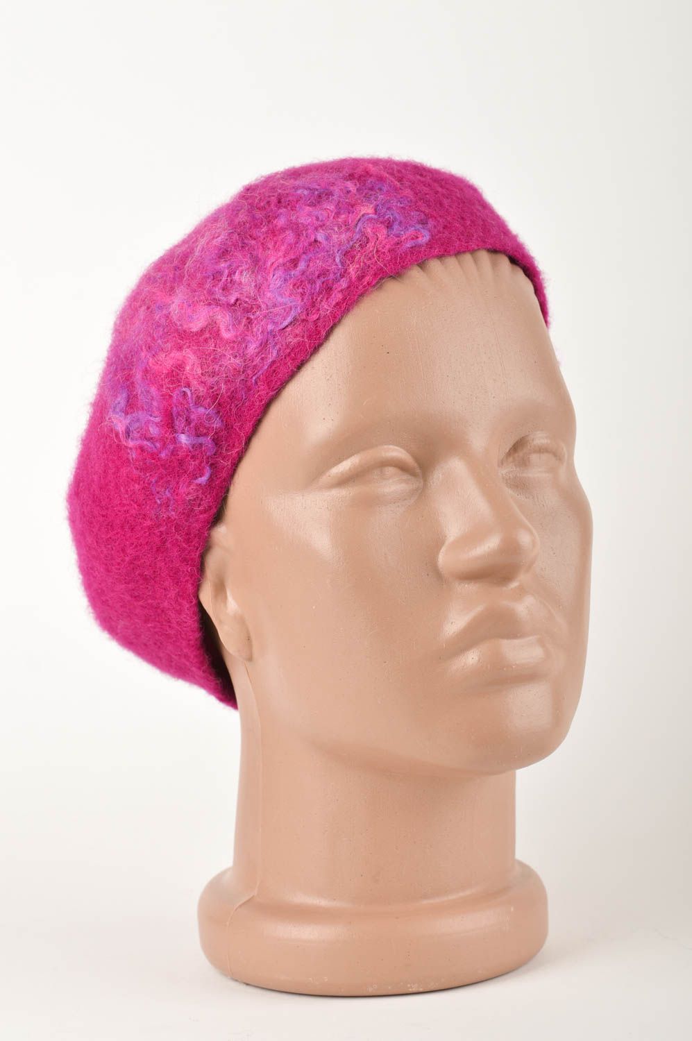 Béret en laine feutrée Chapeau fait main framboise Vêtement pour femme photo 5