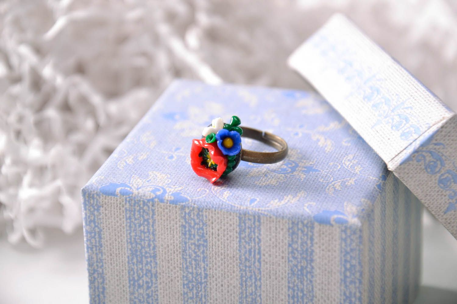 Handgemachter Ring mit Blumen aus Polymerton  foto 5