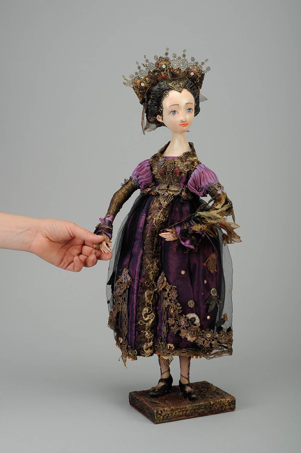 Авторская кукла в антикварной одежде Золотой тюльпан фото 2