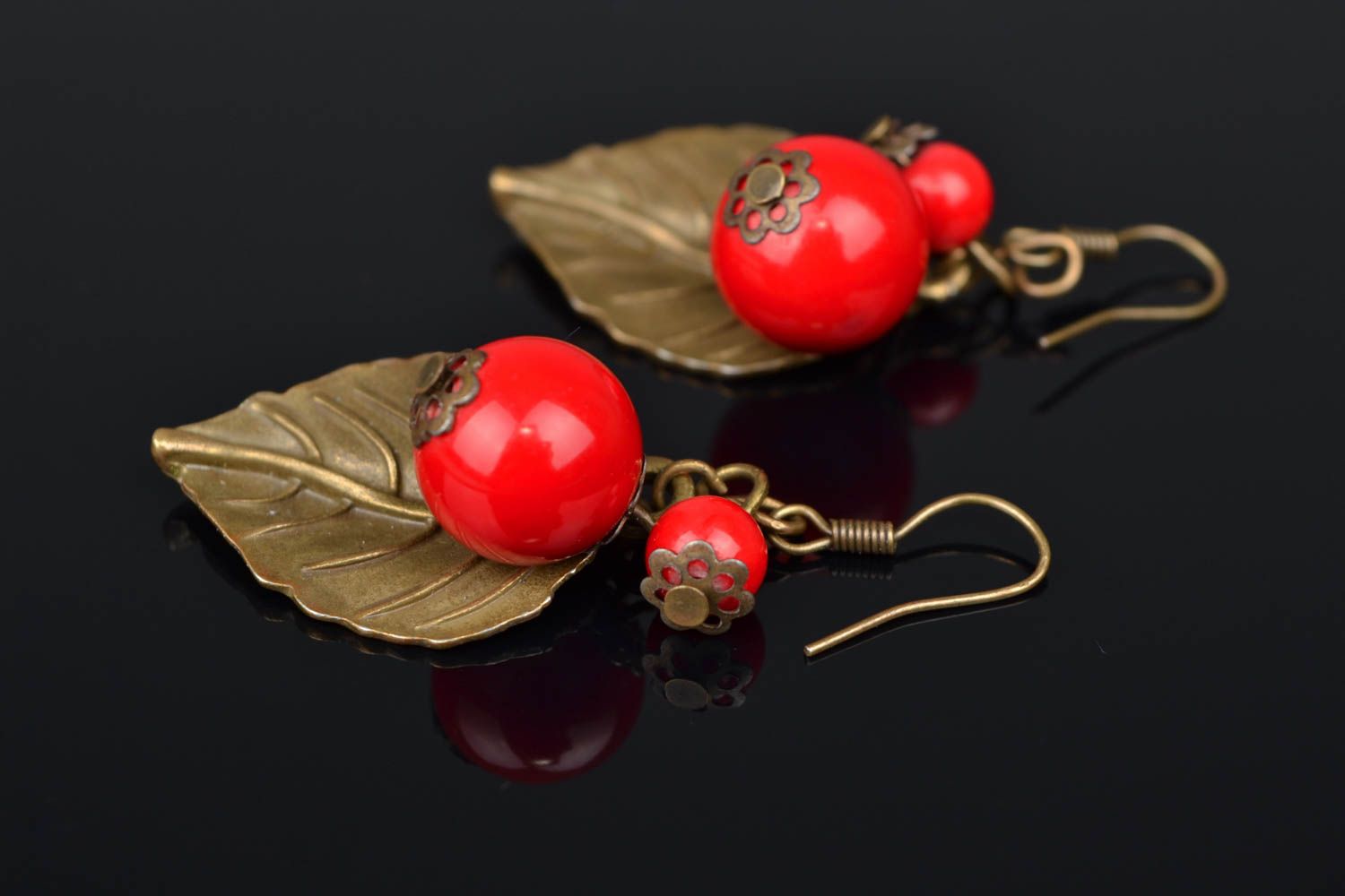 Metal leaf-earrings with ceramic beads of coral color photo 1