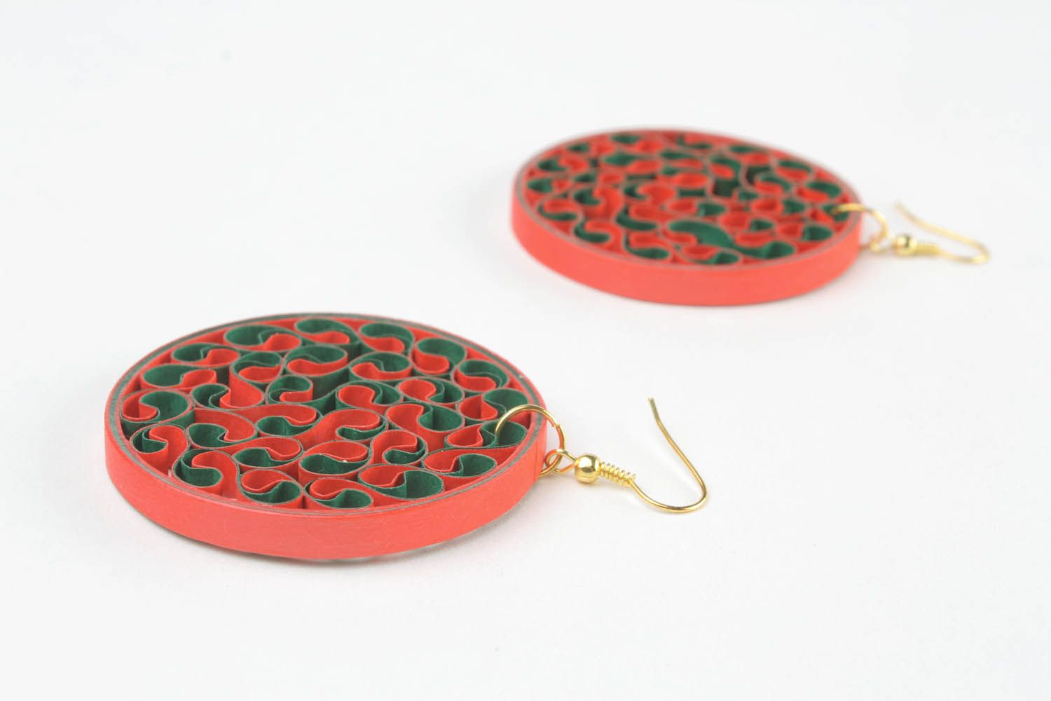 Round paper earrings of red and green colors photo 3