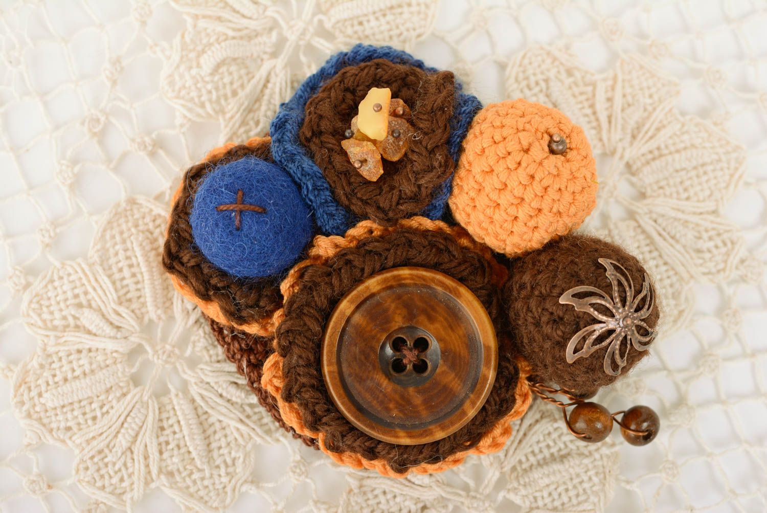 Handmade brooch crocheted of brown and blue woolen threads with wooden beads photo 5