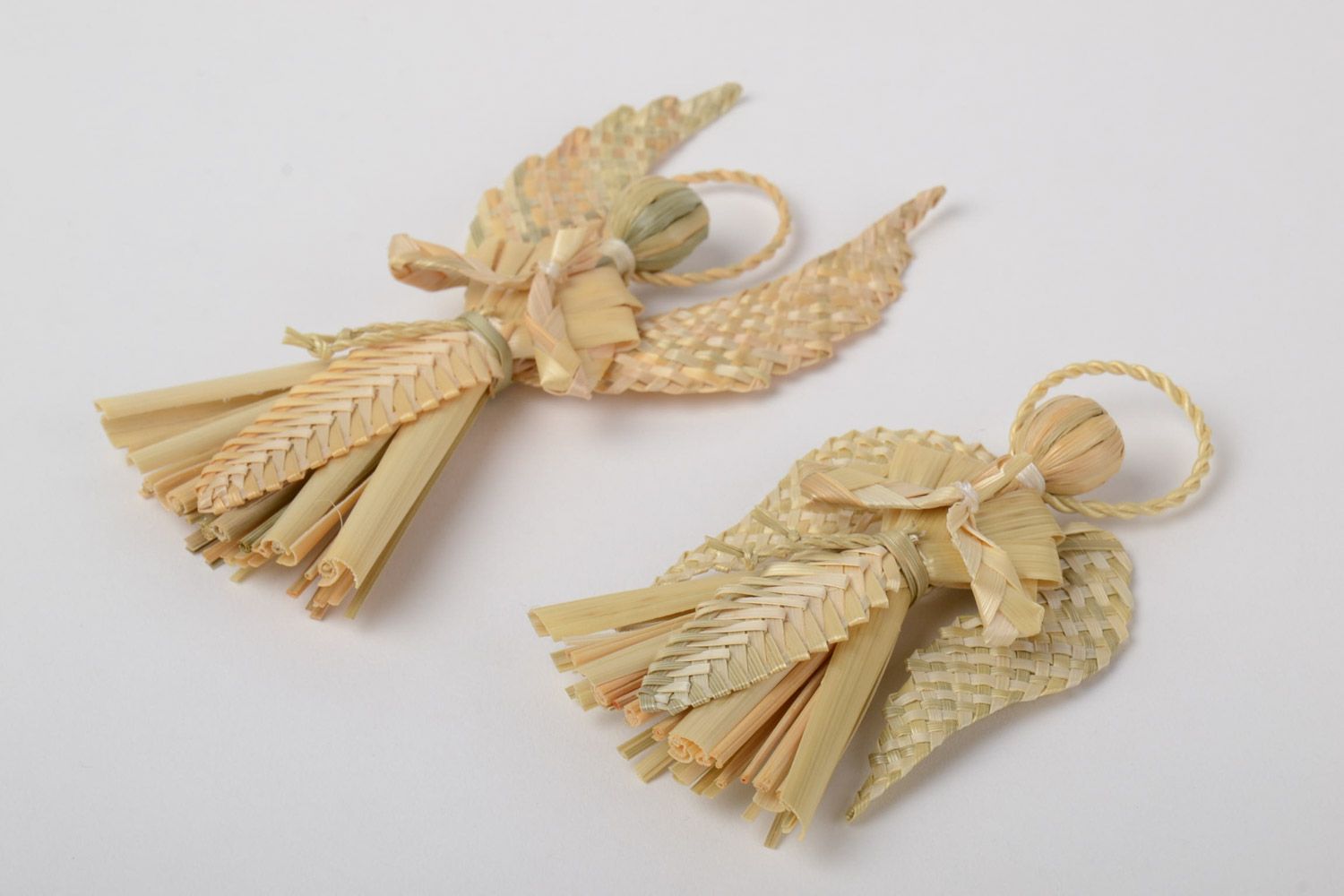 Set of 2 handmade decorative wall hanging figurines of angels woven of straw photo 3