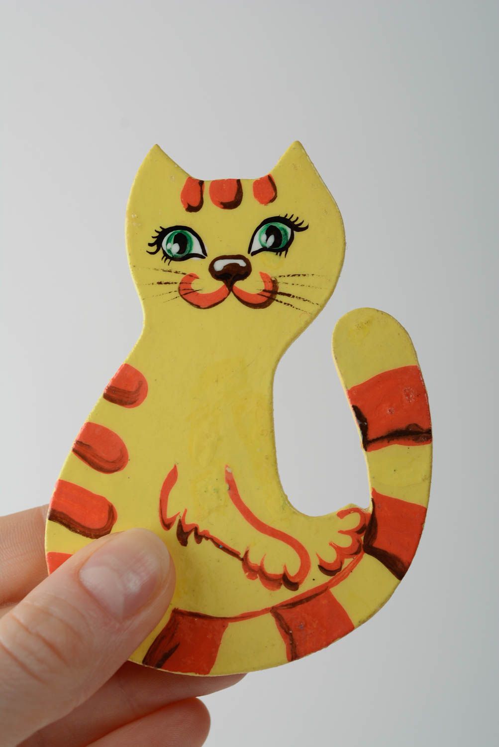 Bemalter handmade Magnet für Kühlschrank aus MDF in Form von netter Katze  foto 5