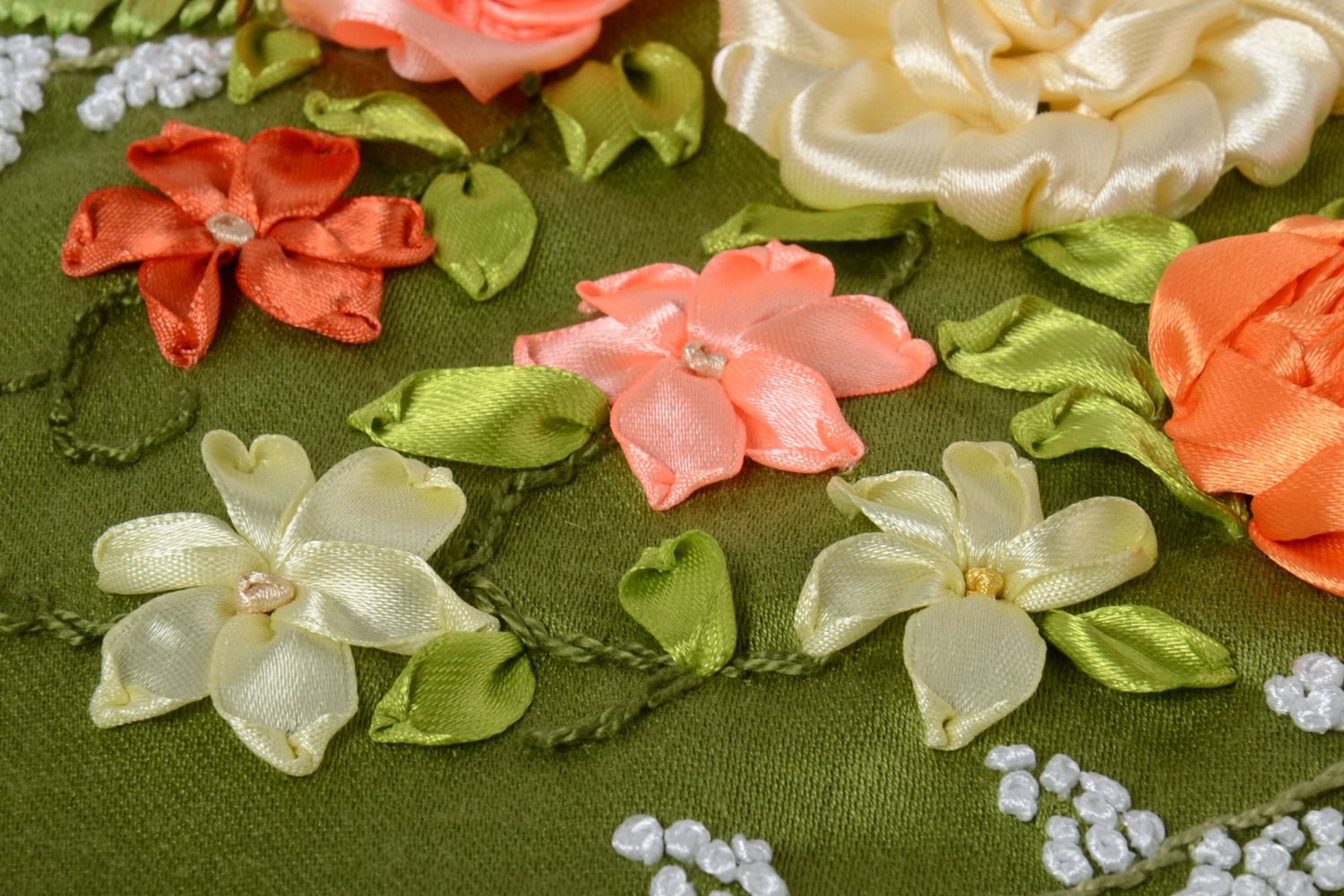 Handmade green pillowcase with satin ribbon embroidery with zipper made of gabardine photo 3