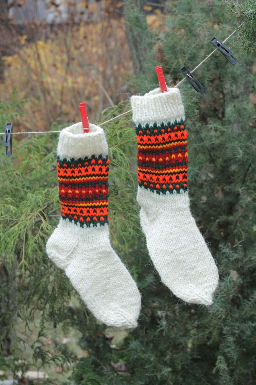 Chaussettes rayées en laine tricotées à la main  photo 1