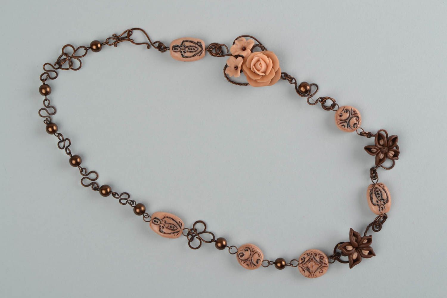 Handgemachte Kupfer Halskette aus Polymerton Rose in Wire Wrap Technik für Damen foto 3
