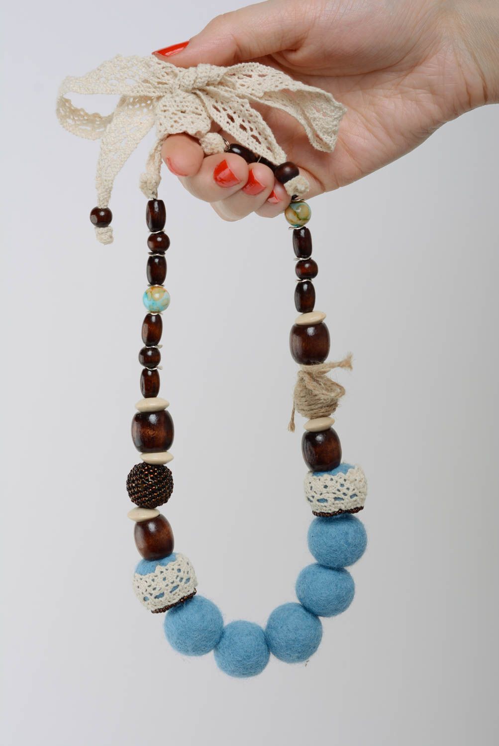 Handmade blue felted wool bead necklace with wooden beads and light lace photo 2