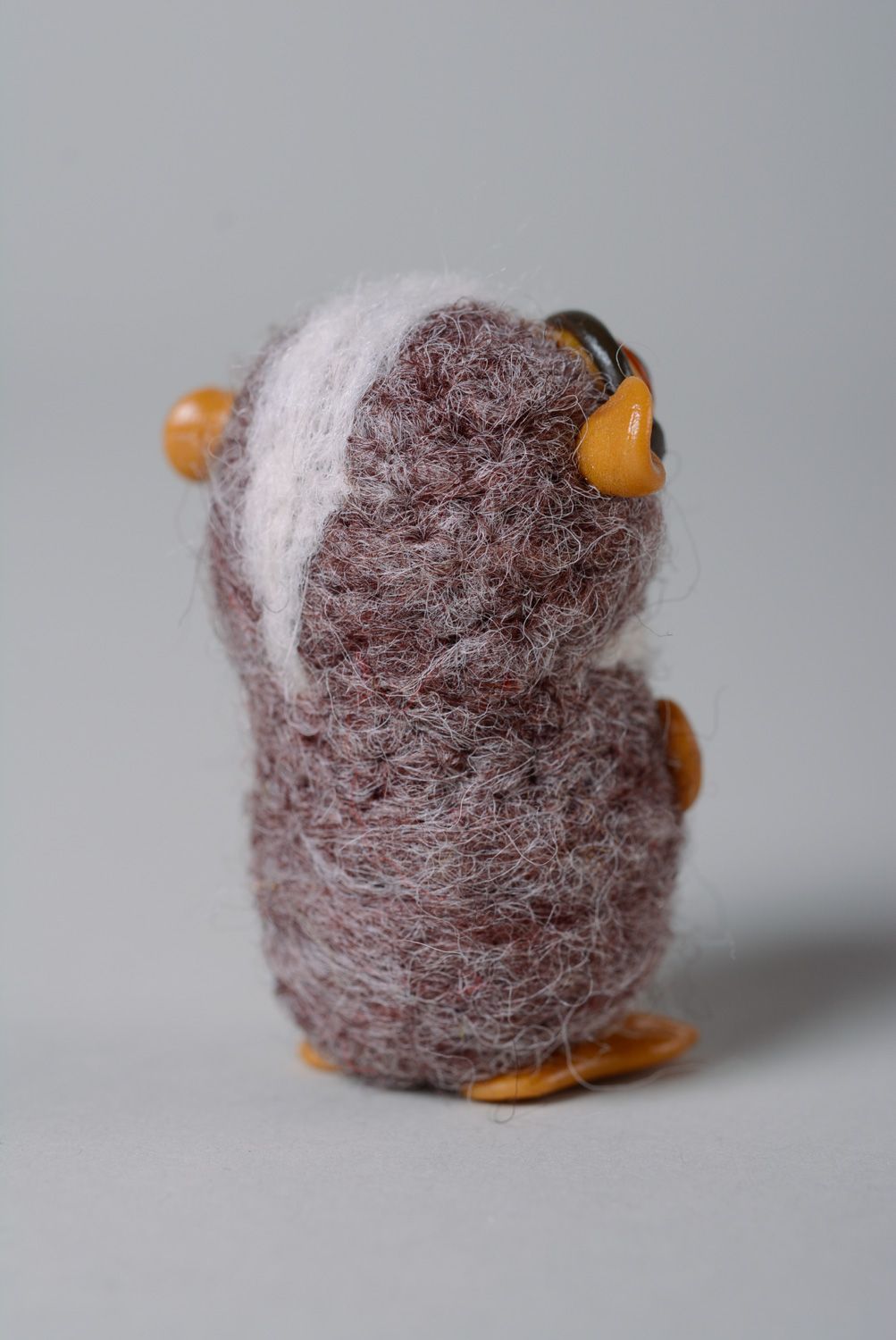 Peluche lémurien en laine feutrée pâte polymère faite main jouet de créateur photo 3