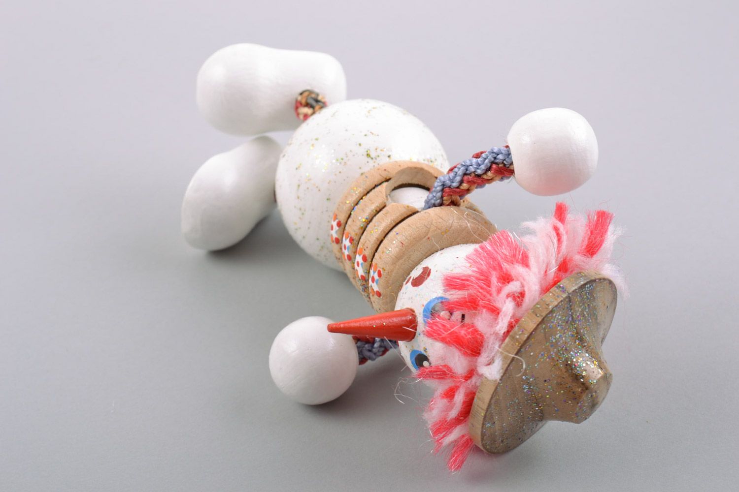 Деревянная игрушка снеговик с росписью ручной работы для детей авторская милая фото 5