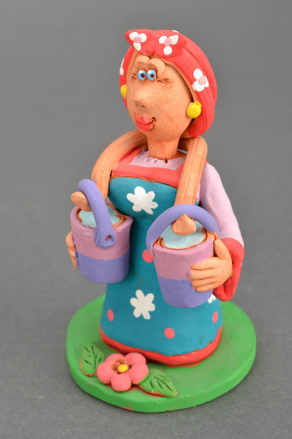 Figurine en argile Femme avec palanche  photo 3