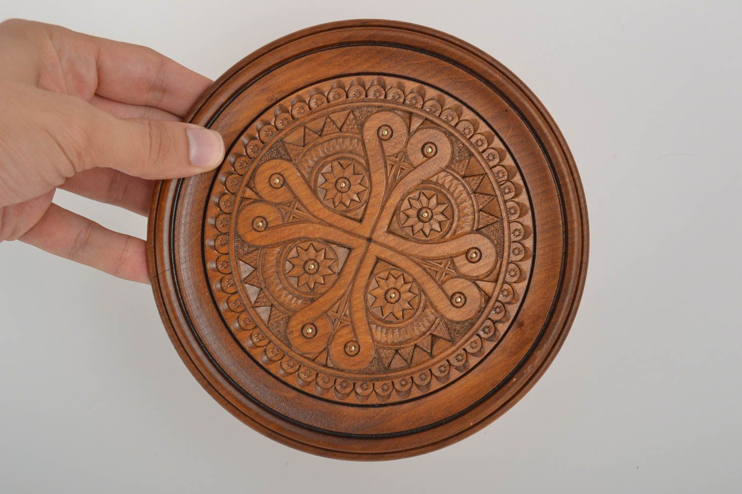 Подарочная тарелка ручной работы декор на стену резная деревянная посуда фото 5