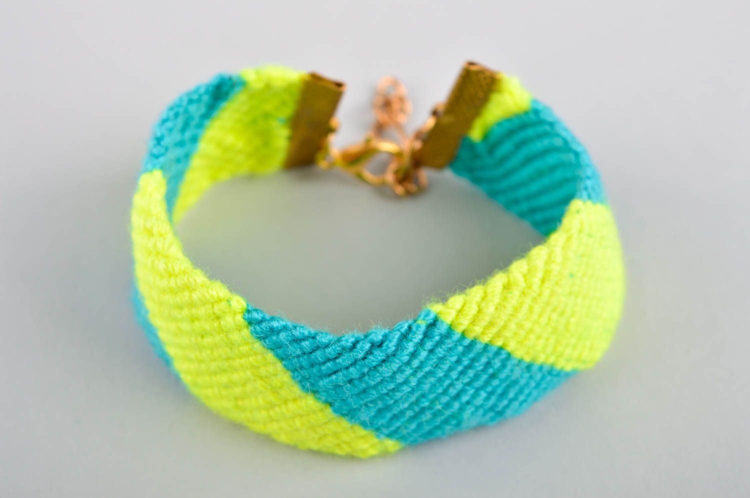 Hadgefertigtes Armband Frauen schönes Armband aus Stoff Schmuck für Frauen foto 2