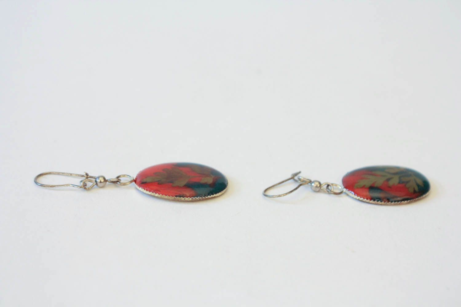 Ovale rote Ohrringe mit Strohblumen foto 3