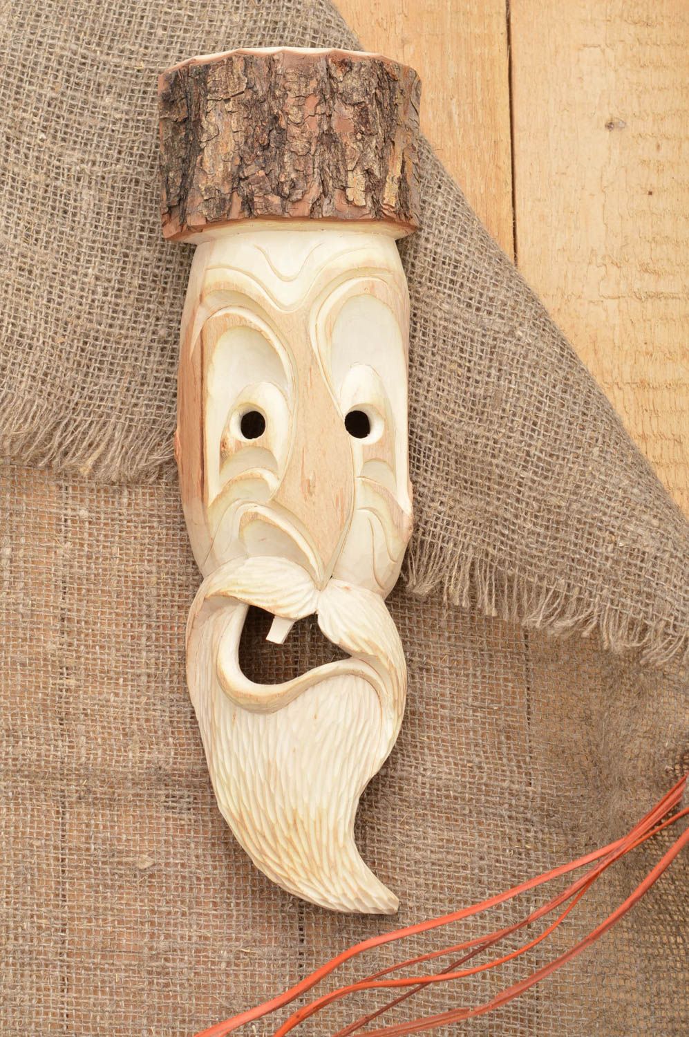 Оригинальный авторский деревянный резной декор на стену ручной работы Пастух  фото 1