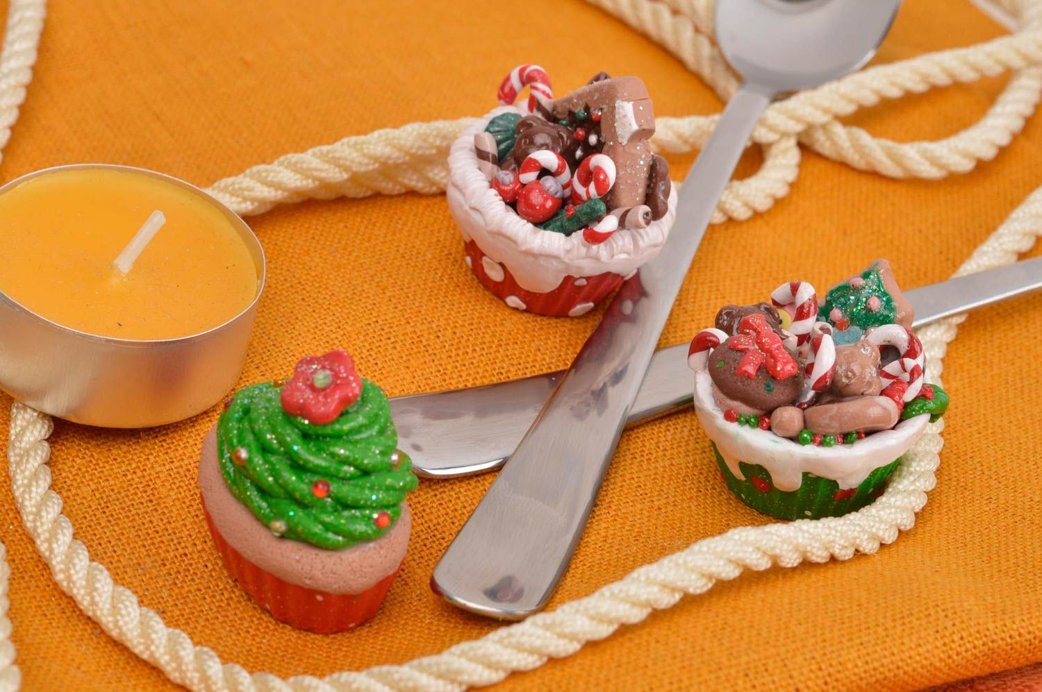Mini figurines faites main Décoration couverts 3 cupcakes Déco cuisine photo 1