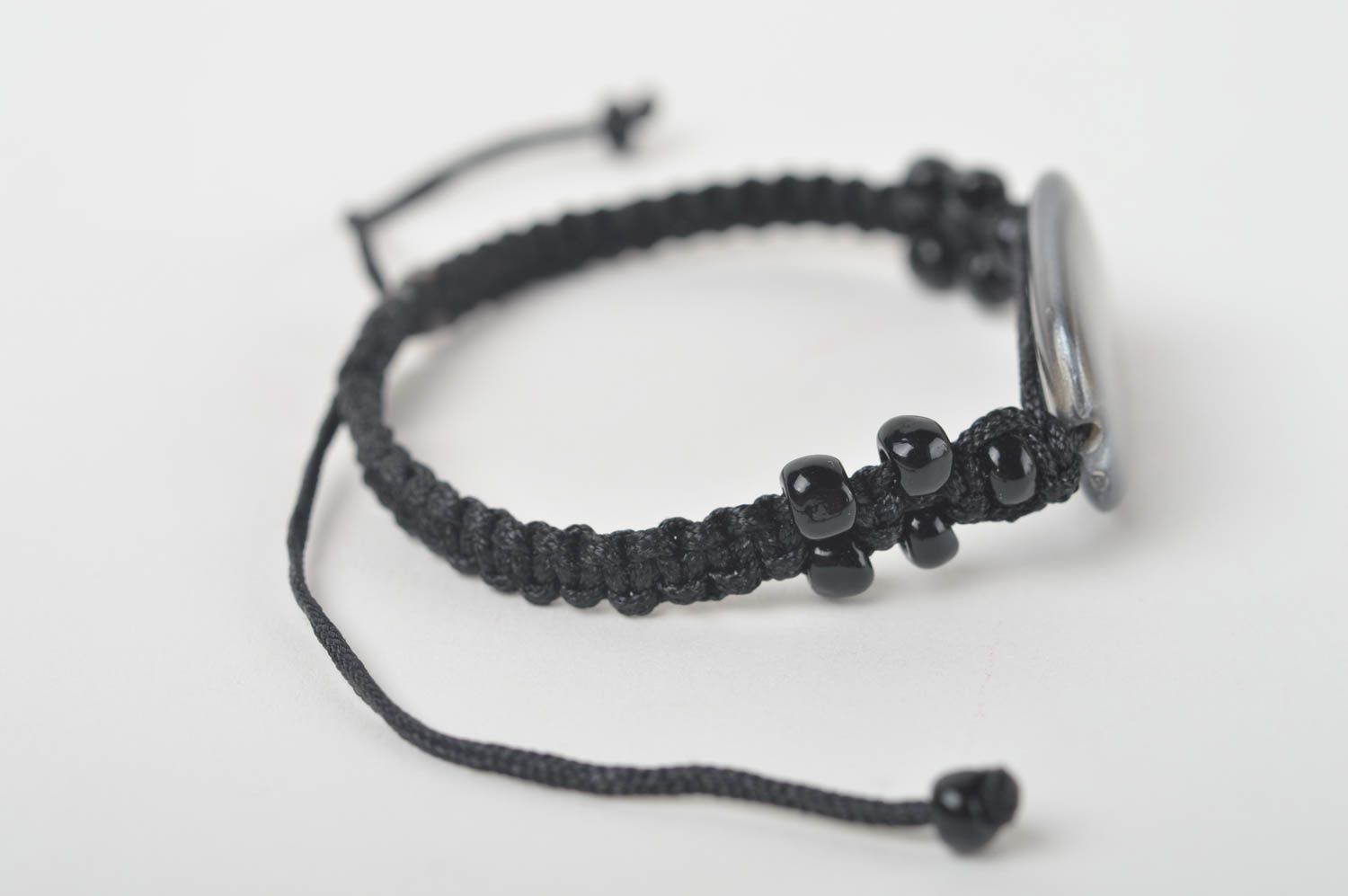 Bracelet noir Bijou fait main fin tressé design insolite Cadeau femme original photo 3
