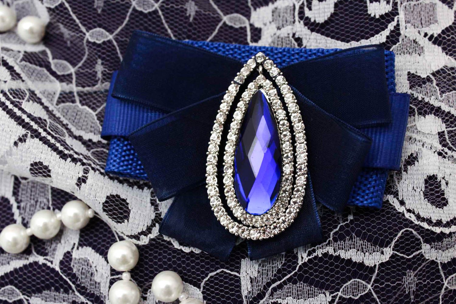 Broche bleue textile faite main Accessoire femme avec cristal Cadeau femme photo 1