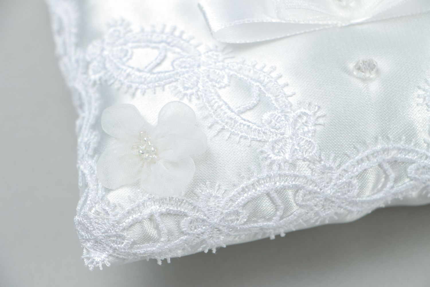 White lacy satin ring pillow  photo 3