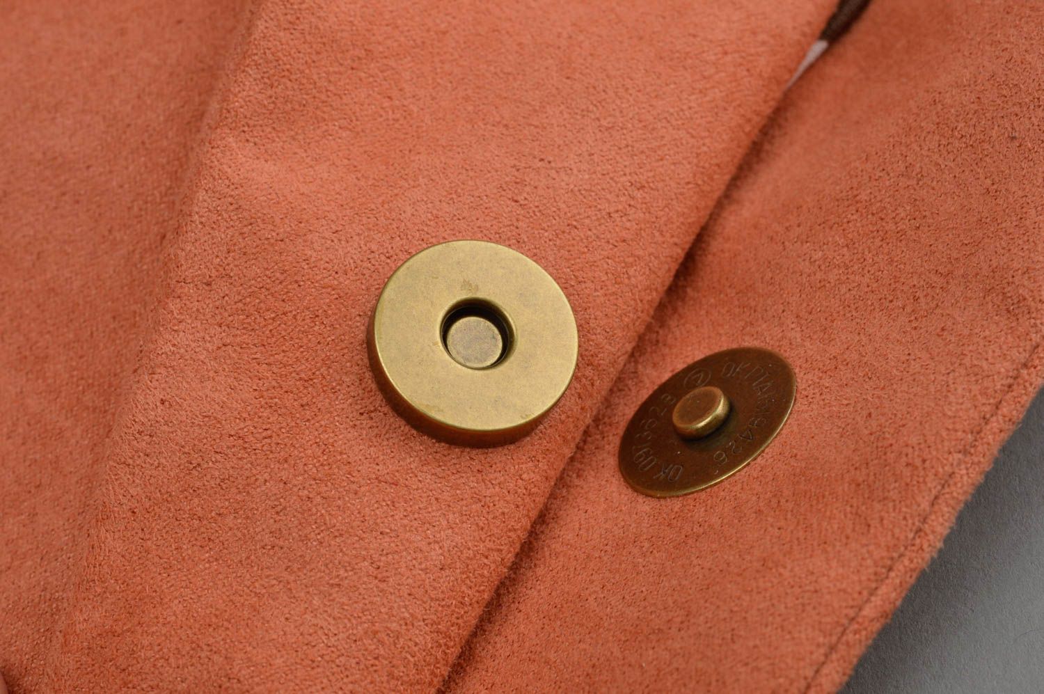 Grand sac marron porté épaule en daim artificiel fait main avec poche intérieure photo 5