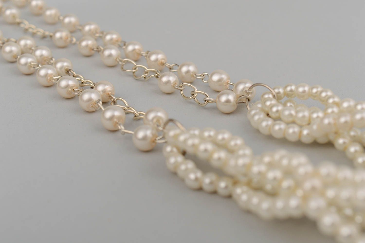 Collar artesanal de cuentas de perlas de cerámica largo original blanco  foto 4