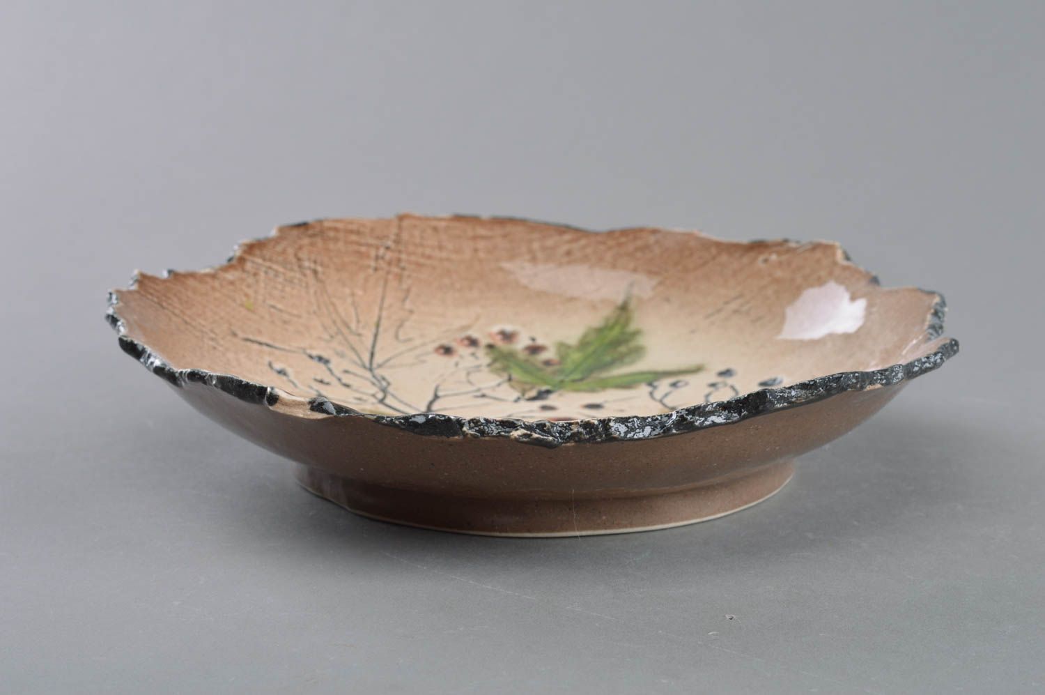 Handgemachte einzigartige schöne keramische Platte aus Porzellankeramik schön  foto 1
