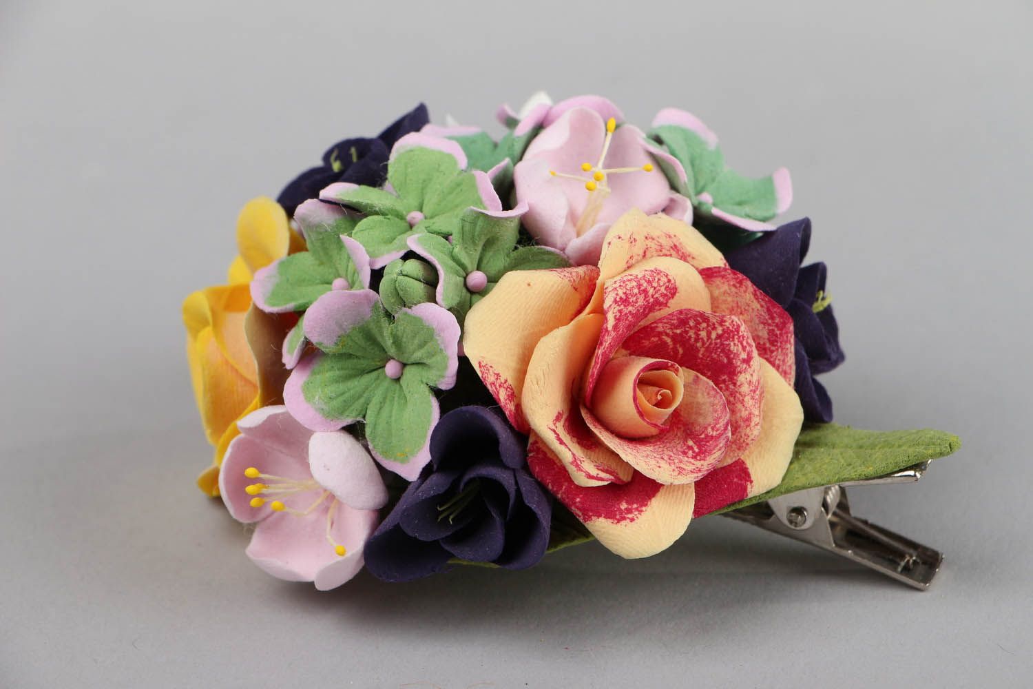 Barrette Made of Artificial Flowers photo 2
