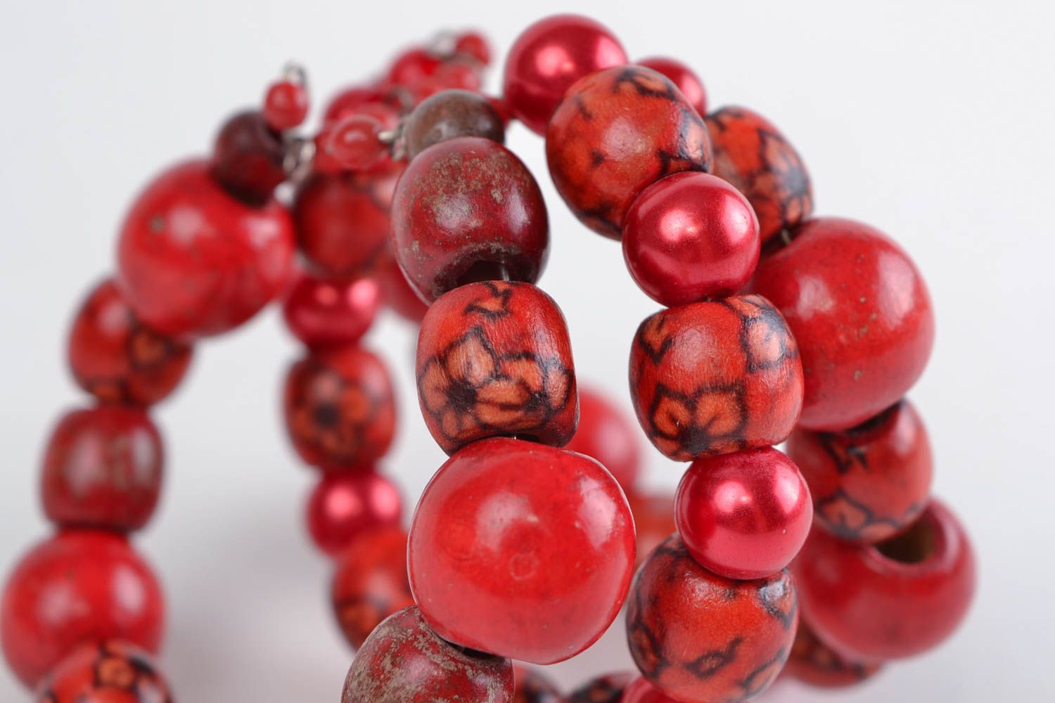 Rotes breites Damen Armband aus Holzperlen und Acrylperlen dreireihig handmade foto 5