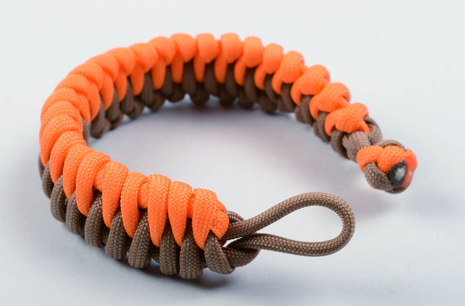 Браслет из паракорда handmade браслет выживания мужской браслет серо-оранжевый фото 3