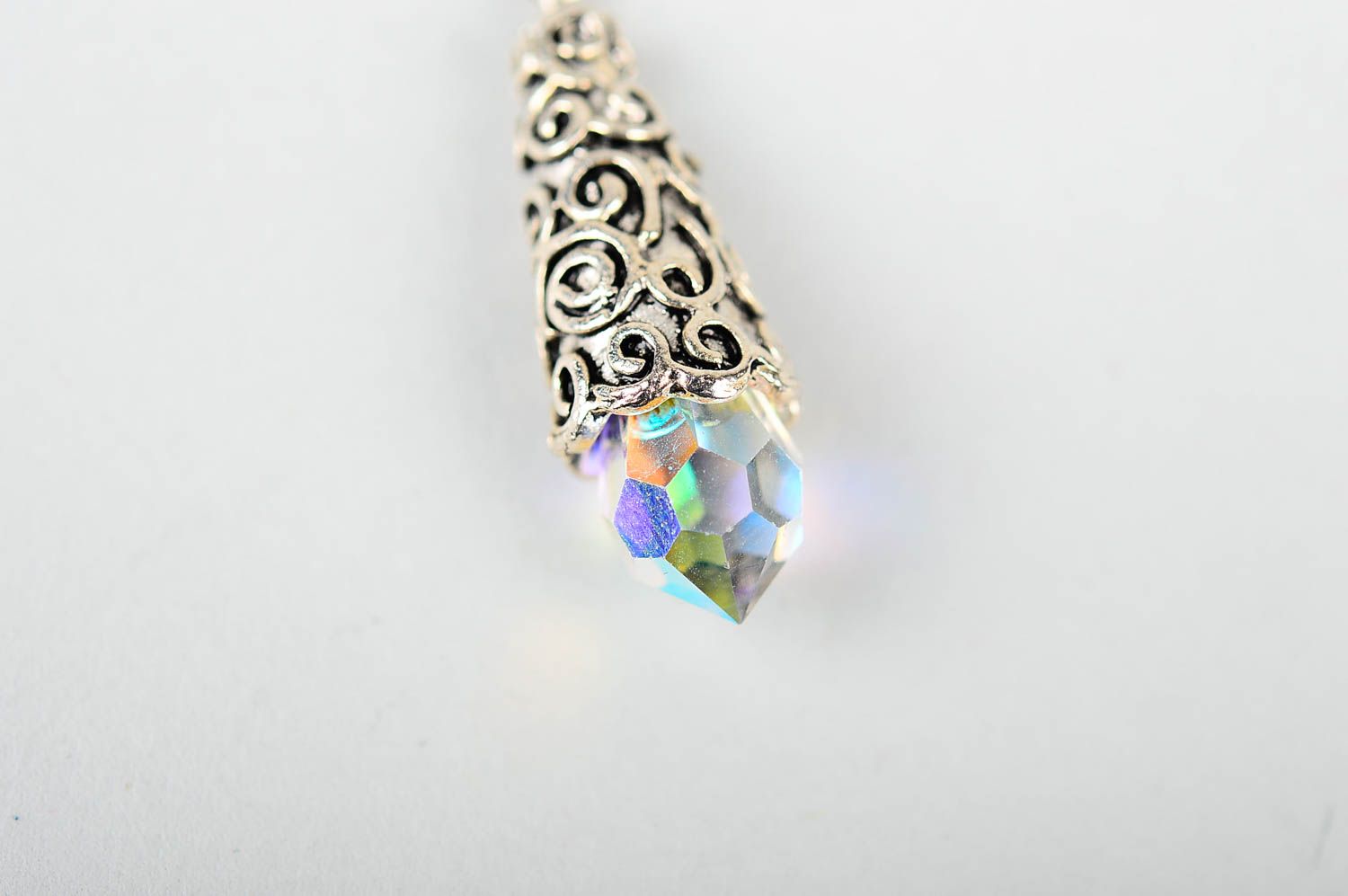 Boucles d'oreilles pendantes Bijou fait main en métal avec cristaux Cadeau femme photo 4
