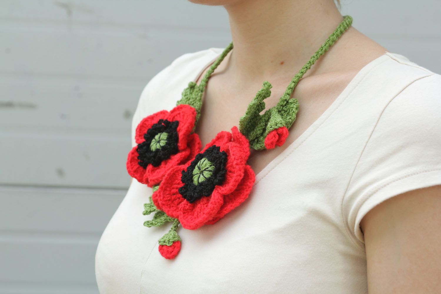 Knitted thread necklace Poppies photo 1